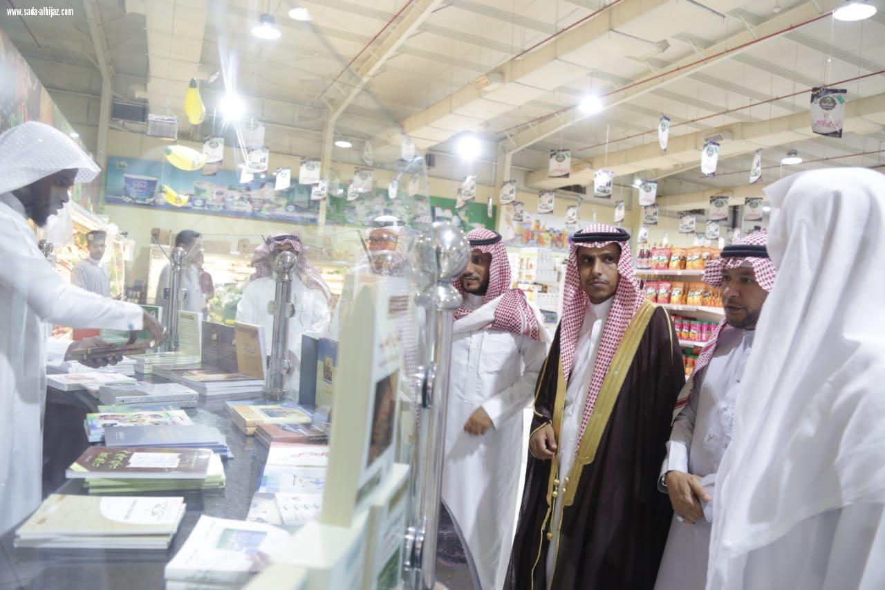 محافظ الكامل بالإنابة يفتتح المعرض الخيري للكتاب