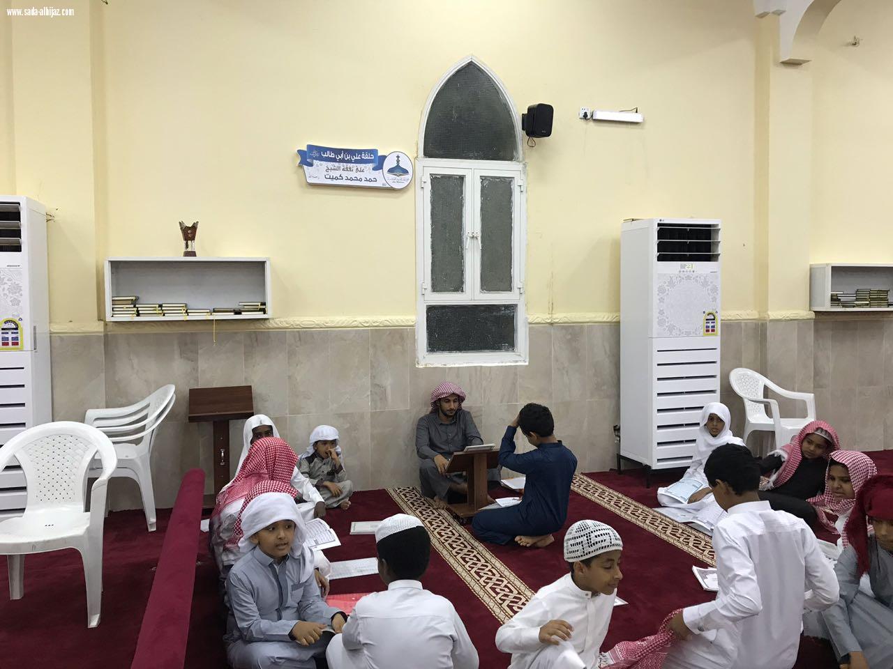 مجمع الفاروق ببيش يكرم الطلاب والمعلمين المتميزين