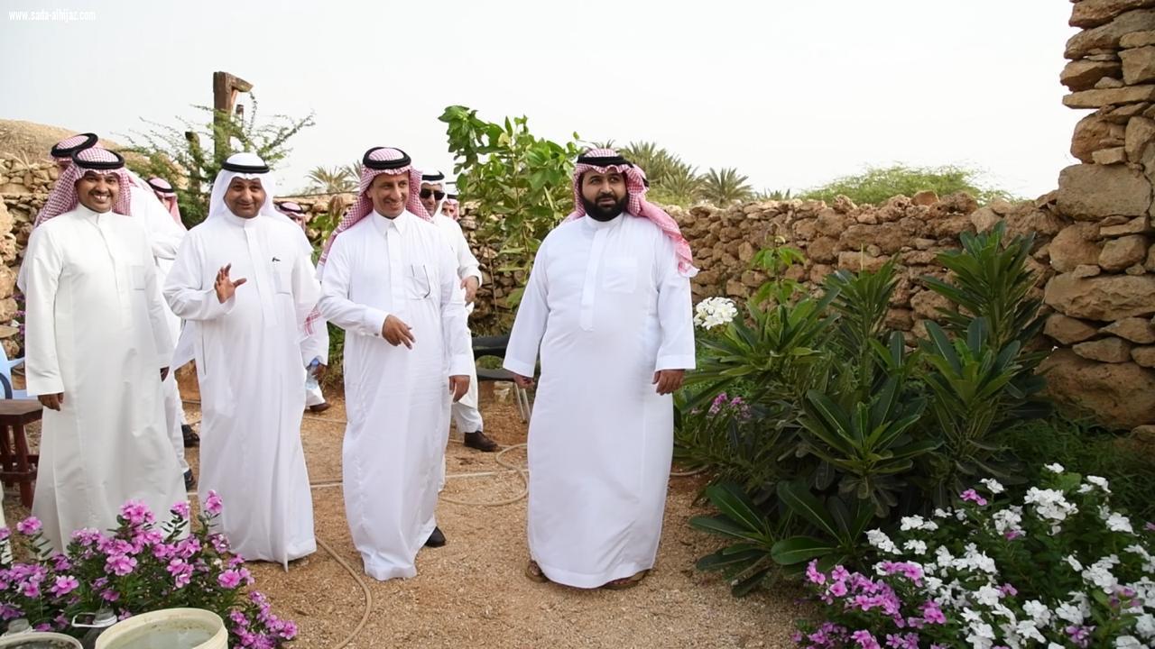 نائب أمير جازان والخطيب في جولة بقرية القصار ومحمية فرسان وشواطئ فرسان