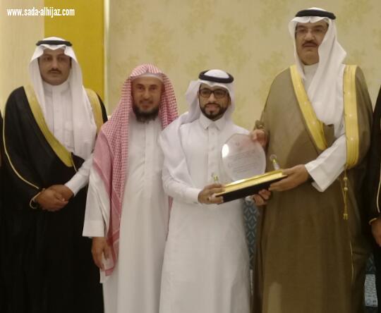 بحضور محافظ الطوال لجنة التنمية تكرم رئيس بلدية الطوال 