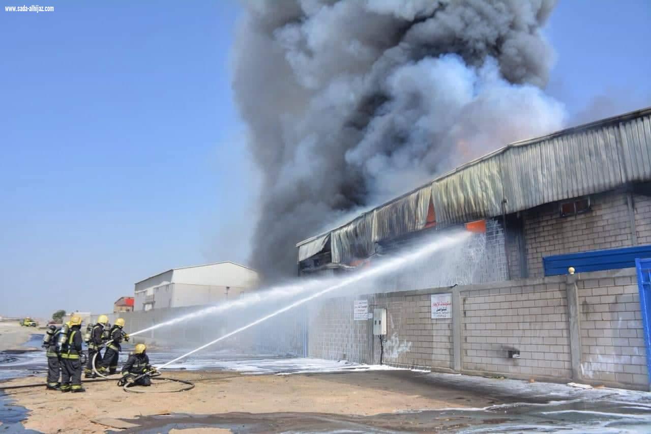 مدني جدة يخمد حريق في الخمرة بلا اصابات