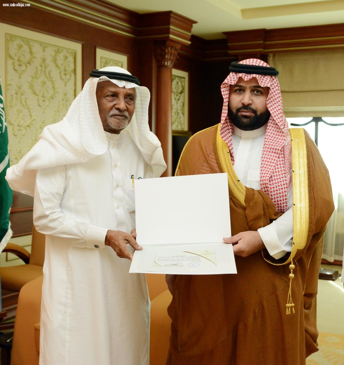 نائب أمير  جازان يسلم رخص ثمانية متاحف خاصة بالمنطقة 