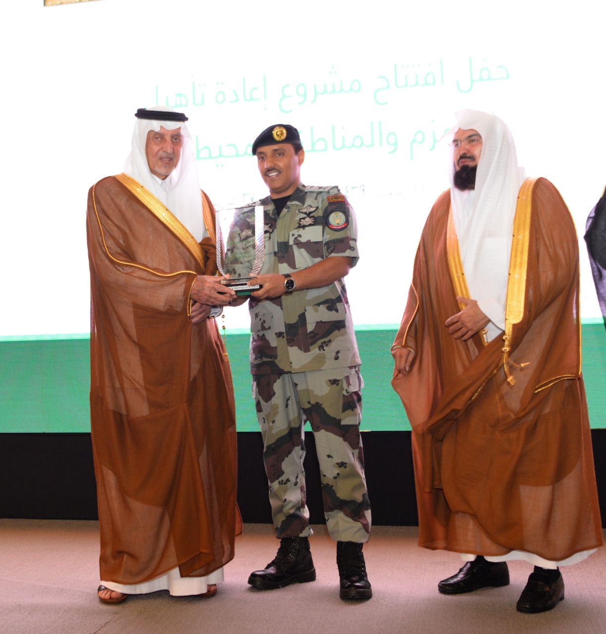 أمير مكة يفتتح مشروع تأهيل بئر زمزم والمنطقة المحيطة به في الحرم المكي 