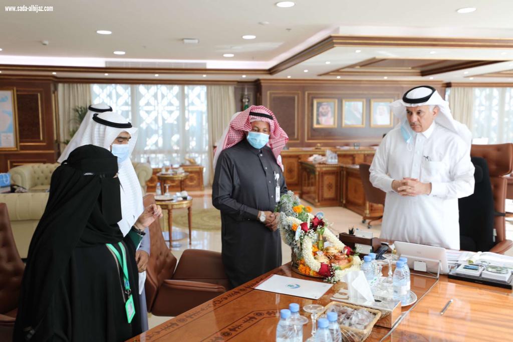 في اهتمام يبرز حرص القيادة على دعم المنتج المحلي الفل والكادي على طاولة وزير البيئة والمياه والزراعة 