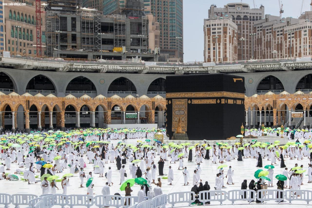 بالصور .. الشؤون الإسلامية بمكة المكرمة توزع أكثر من 11 ألف مظلة شمية اليوم الجمعة ضمن مبادرة 