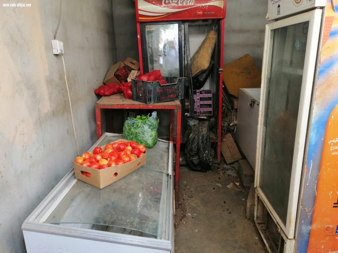 بالتعاون مع الجهات الأمنية بلدية محافظة الطوال تضبط سكن عمالة مخالف يستخدم لإعداد الأطعمة