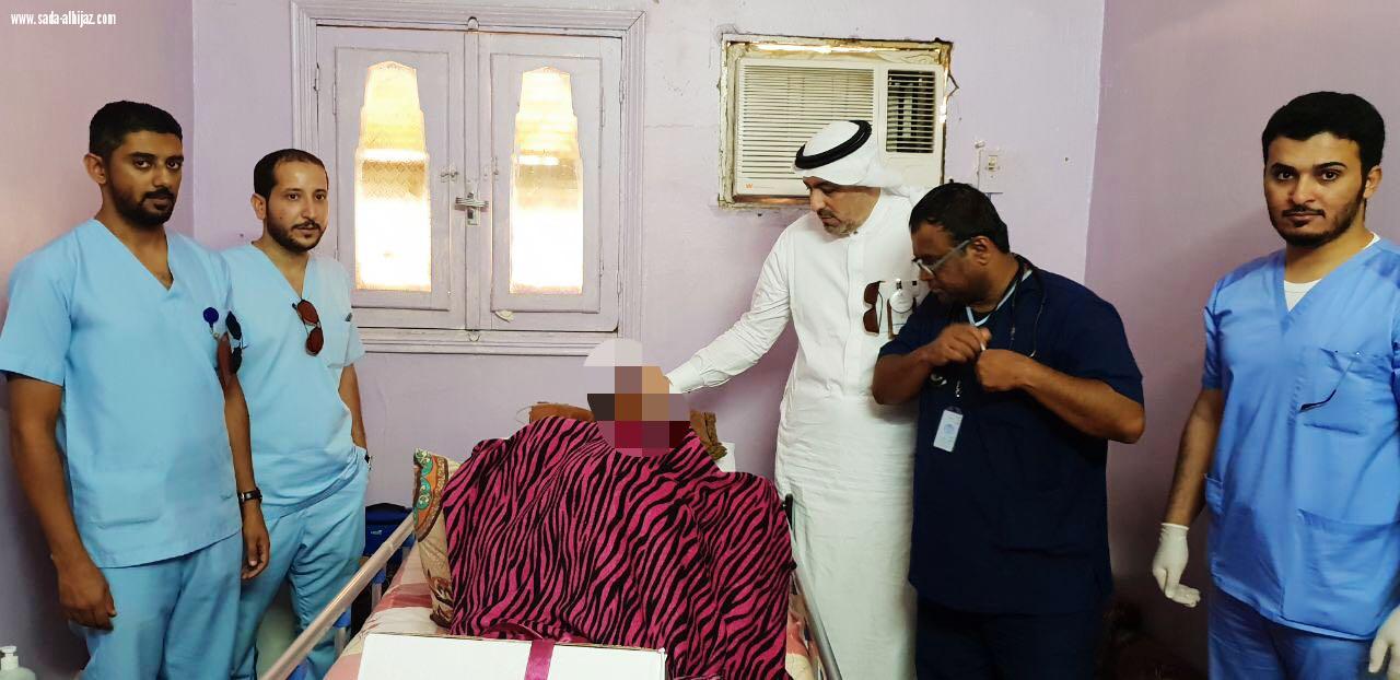 قسم الرعاية المنزلية بمستشفى الملك فهد بالمدينة يعايد المرضى في منازلهم .