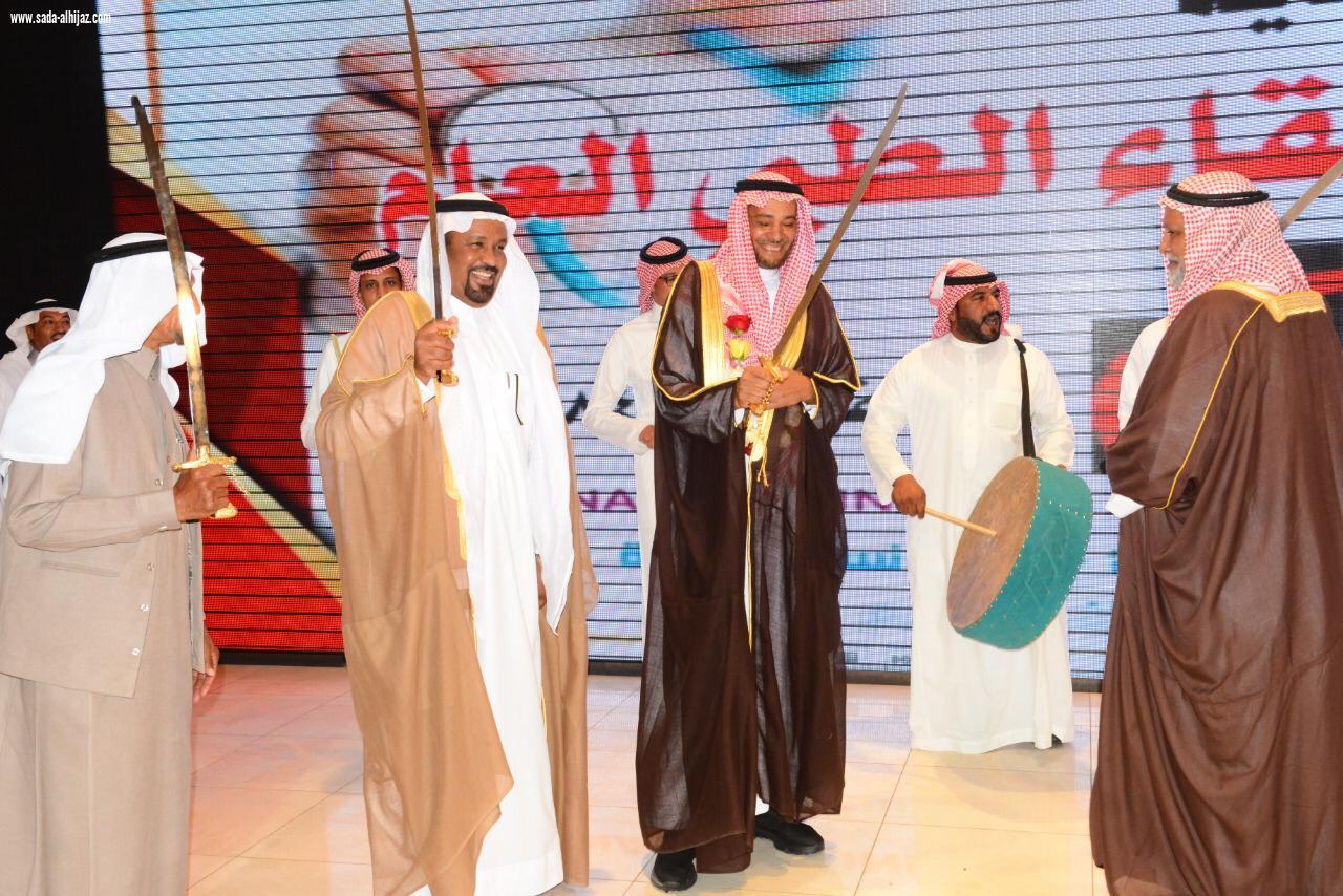 أكثر من 200 طالب يكرمون ‏معلمهم بمحافظة العلا