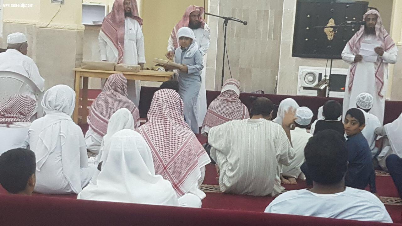 مجمع الفاروق ببيش يكرم الطلاب والمعلمين المتميزين