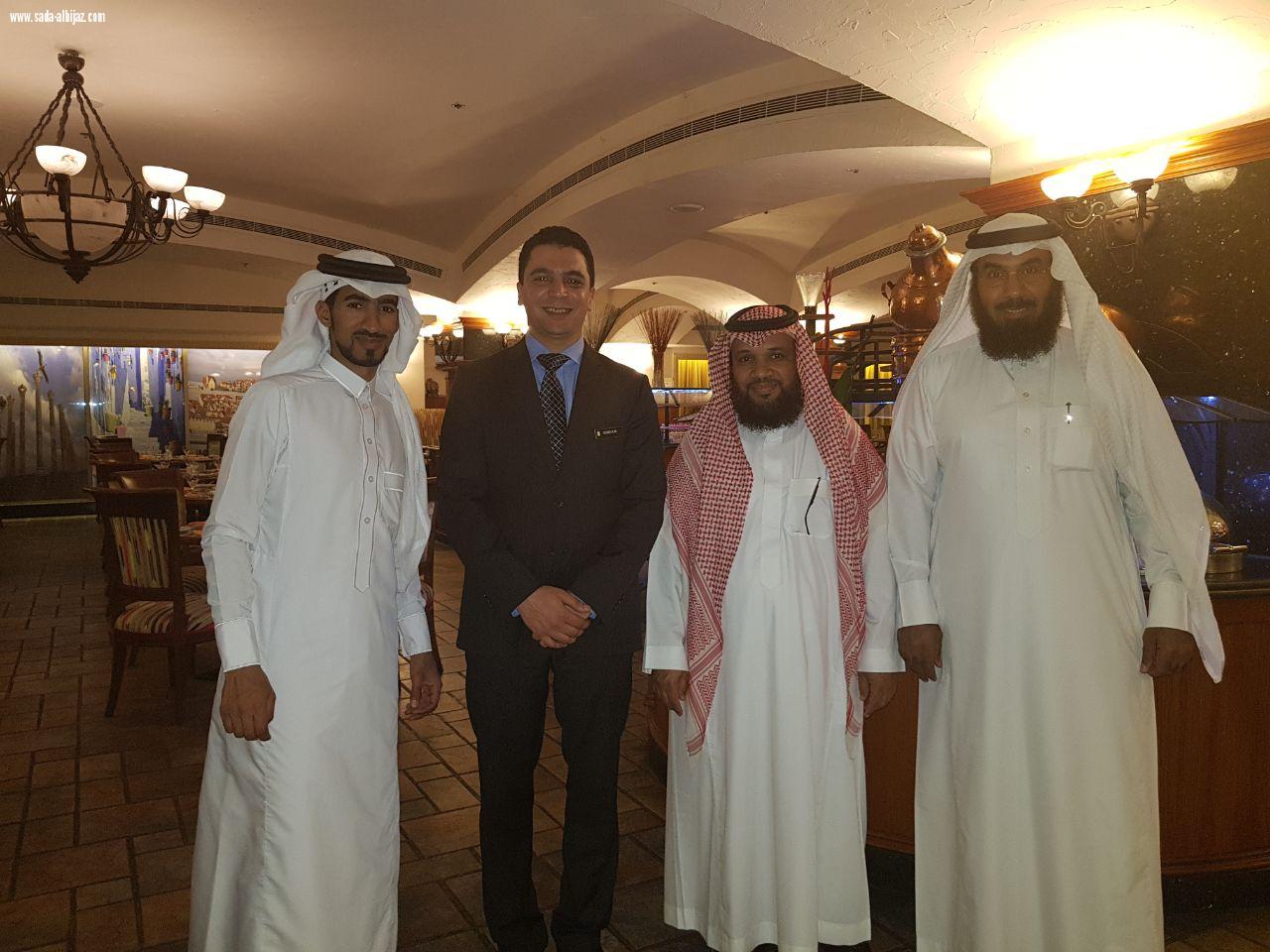 شبكة نادي الصحافة السعودي تستضيف أول رحالة عربي يقطع دول الخليج بدراجته في ستة أيام