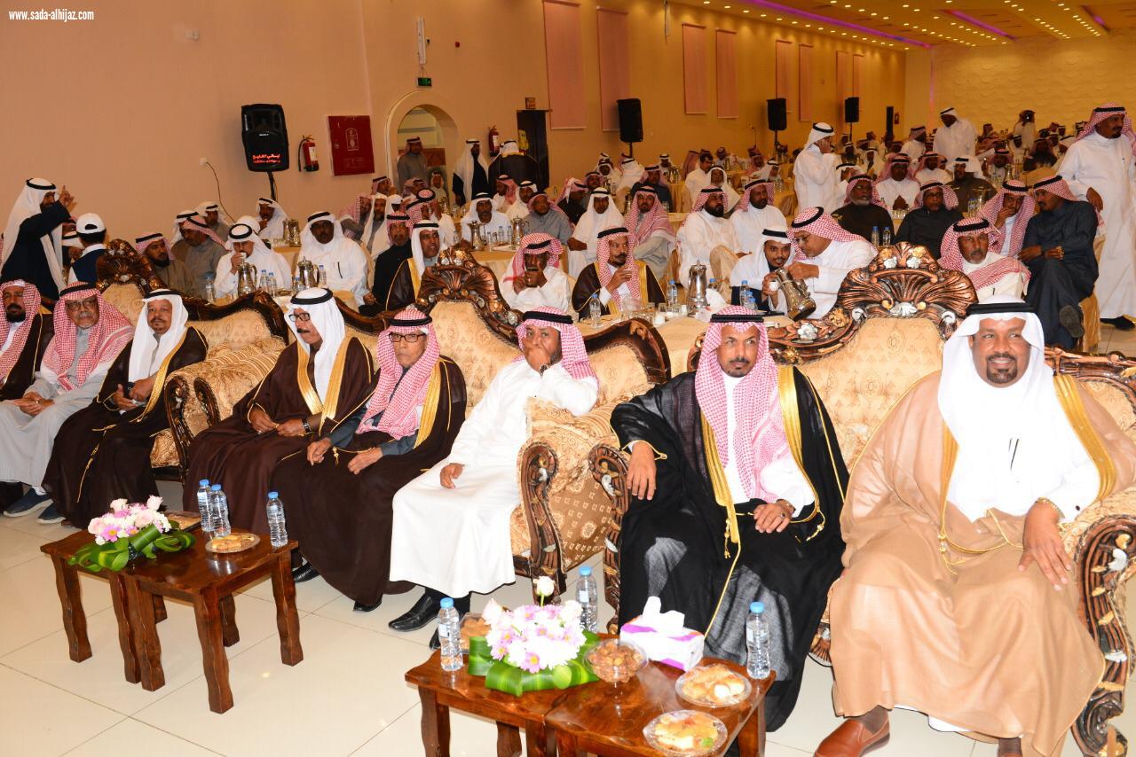 أكثر من 200 طالب يكرمون ‏معلمهم بمحافظة العلا