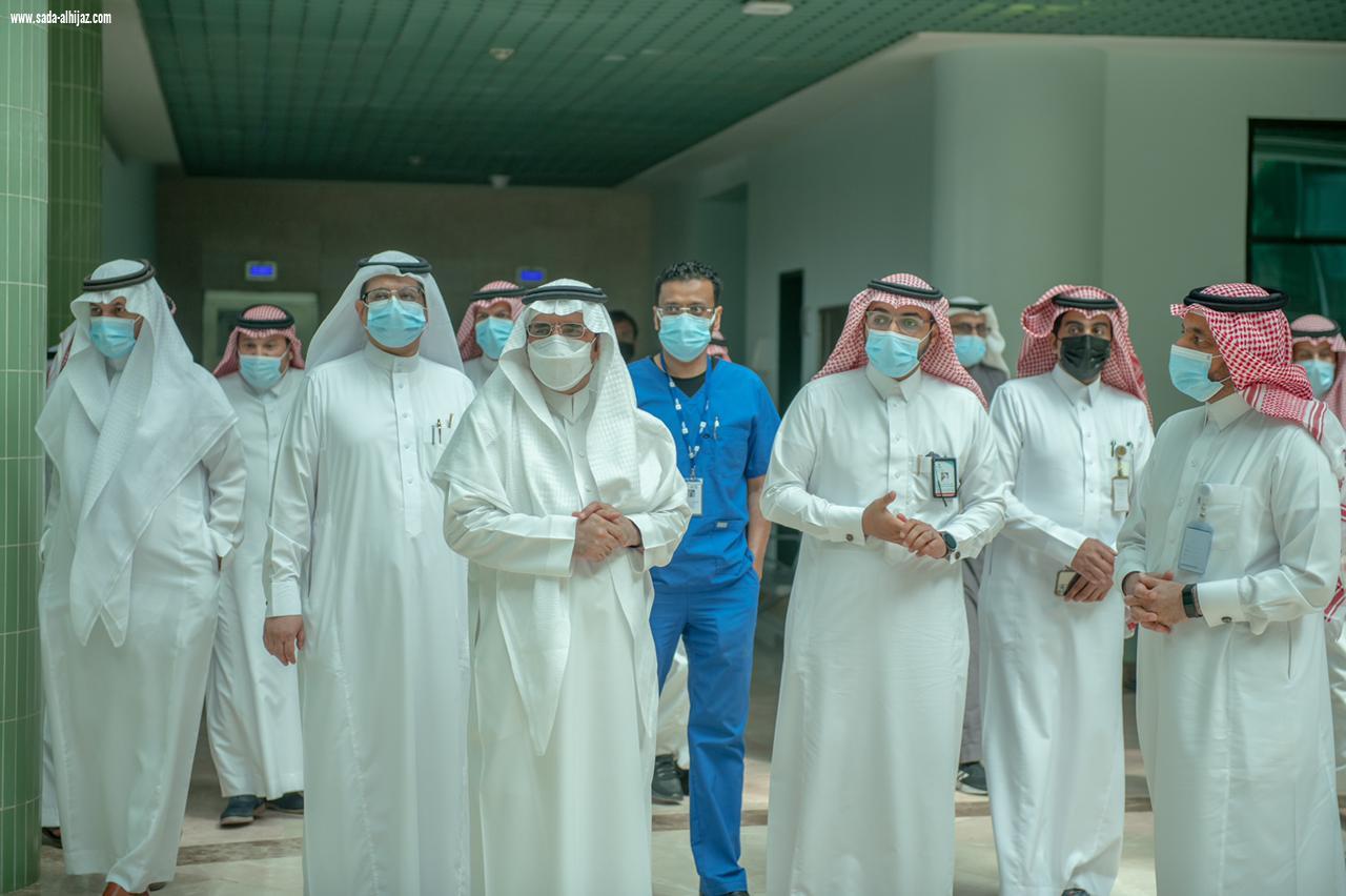 معالي رئيس جامعة الباحة  يدشن مركز التحصين ضد فيروس كورونا بالمدينة الجامعية