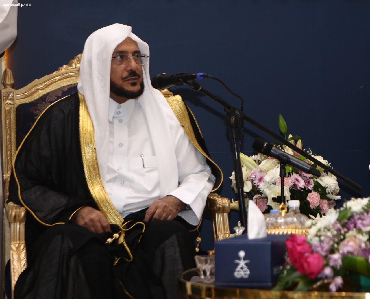 قال ما تتعرض له المملكة من أعمال كيدية ومحاولات يائسة المقصود منها الإساءة للمسلمين  آل الشيخ الملك وولي العهد يواصلان الليل والنهار ويتابعان بكل اهتمام رعاية الحجاج