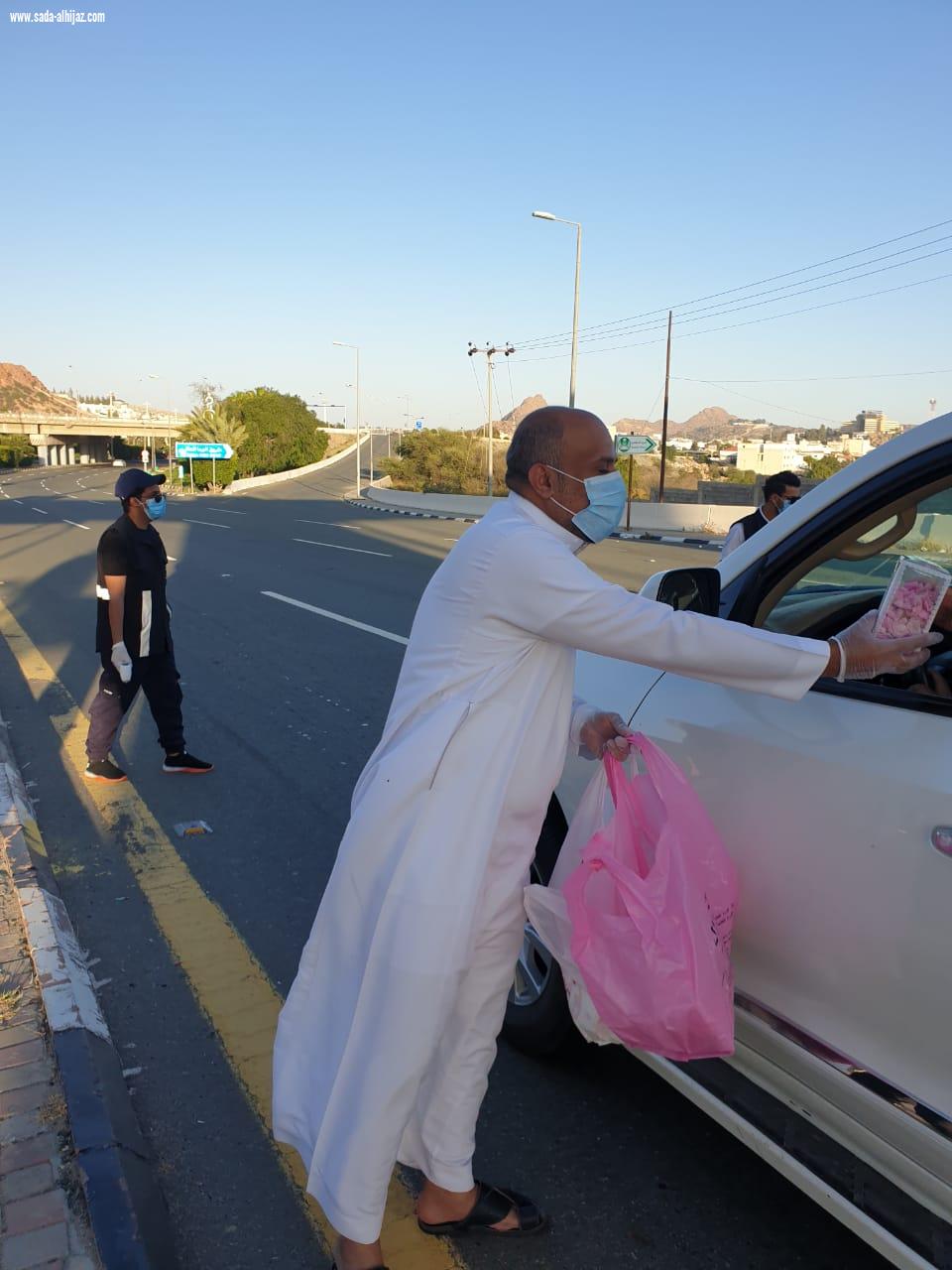 جمعية اليقظة النسائية الخيرية بالطائف تختتم أعمالها للعشر الأولى وبعثت برسالة شكر للشركاء الداعمين