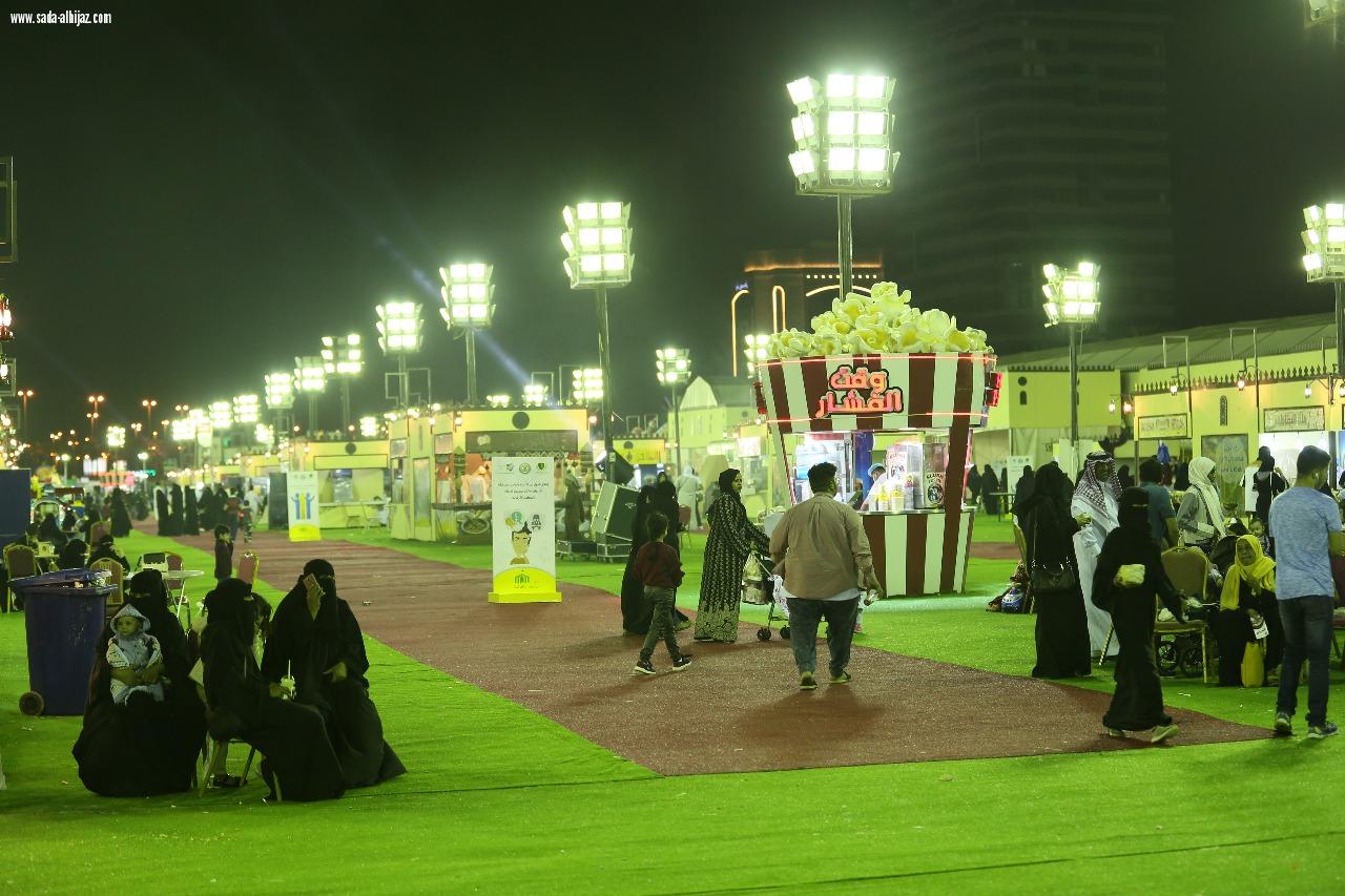 أستقبلت ارض المعرفة والترفية زوارها من الاطفال  بمخيم الطفل التابع للخيمة الذكية