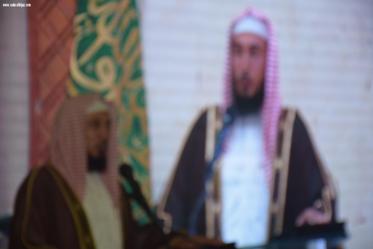 بحضور عدد من المسؤولين والمشايخ محافظ محافظة الطوال بالنيابة يدشن مركز النشاط الإجتماعي بالمباركة.