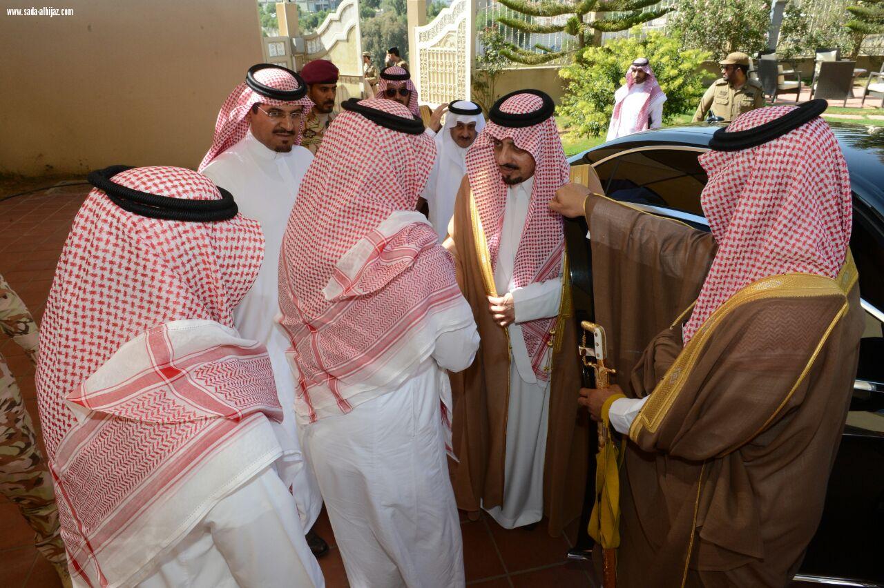 أمير عسير يعزي أسرة آل قدح في وفاة والدتهم  