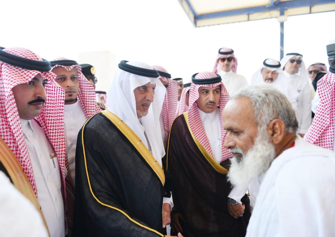 أمير مكة يتفقد مركز إستقبال ضيوف الرحمن بطريق مكة جدة 