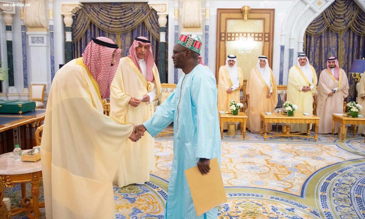 خادم الحرمين الشريفين يتسلّم أوراق اعتماد عدد من سفراء الدول الشقيقة والصديقة