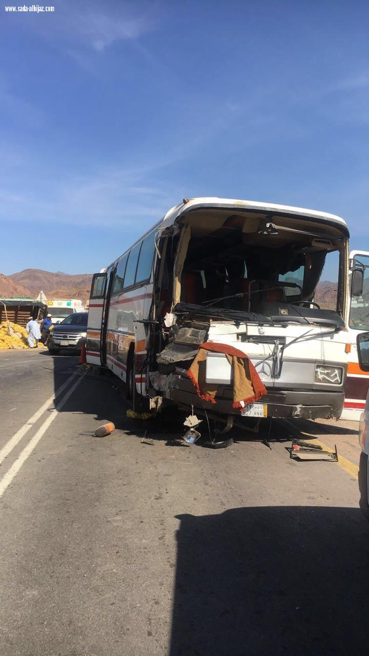 إصابتين بسيطة في حادث باص طريق المدينة - ينبع و سلامة باقي الركاب...