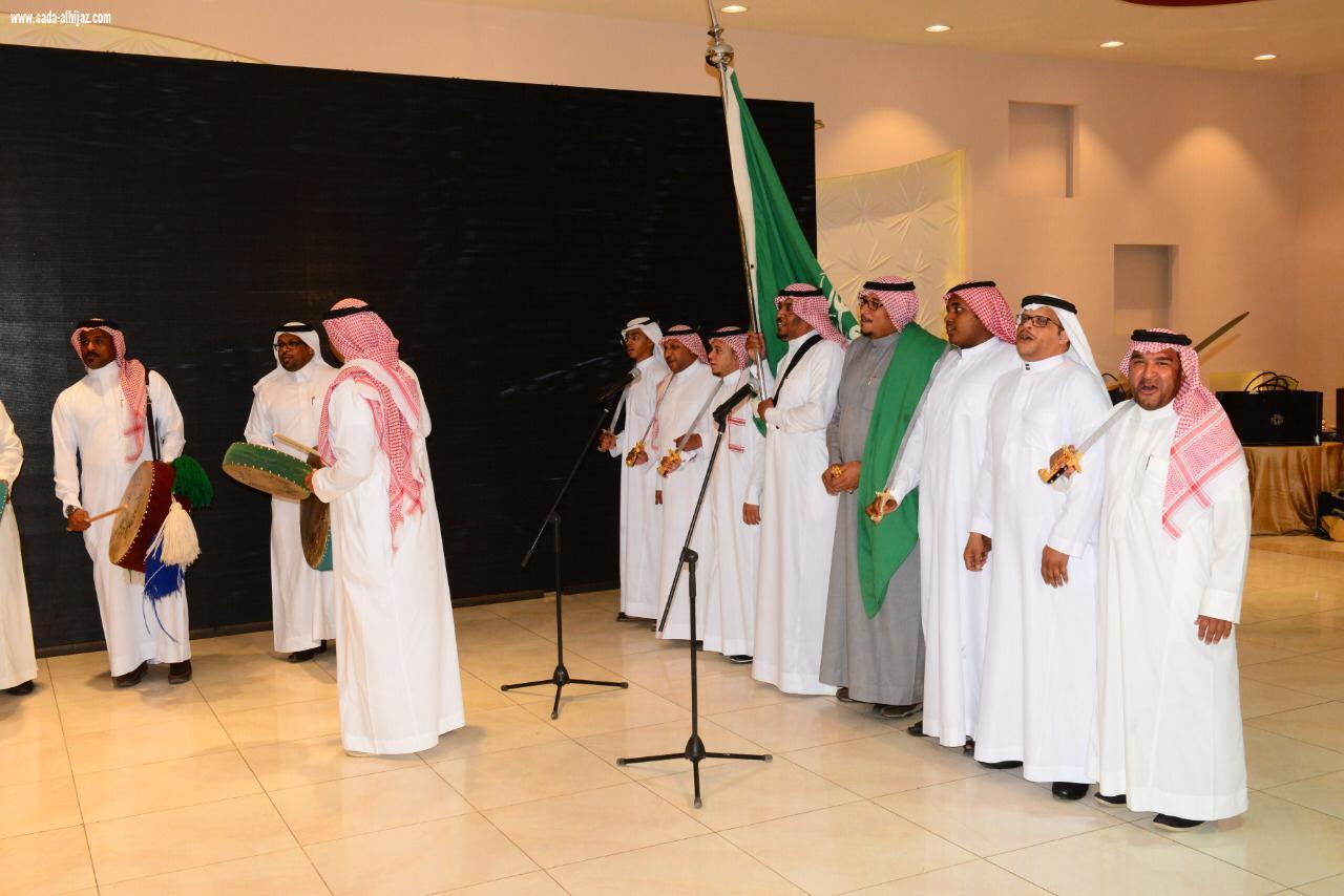 أكثر من 200 طالب يكرمون ‏معلمهم بمحافظة العلا