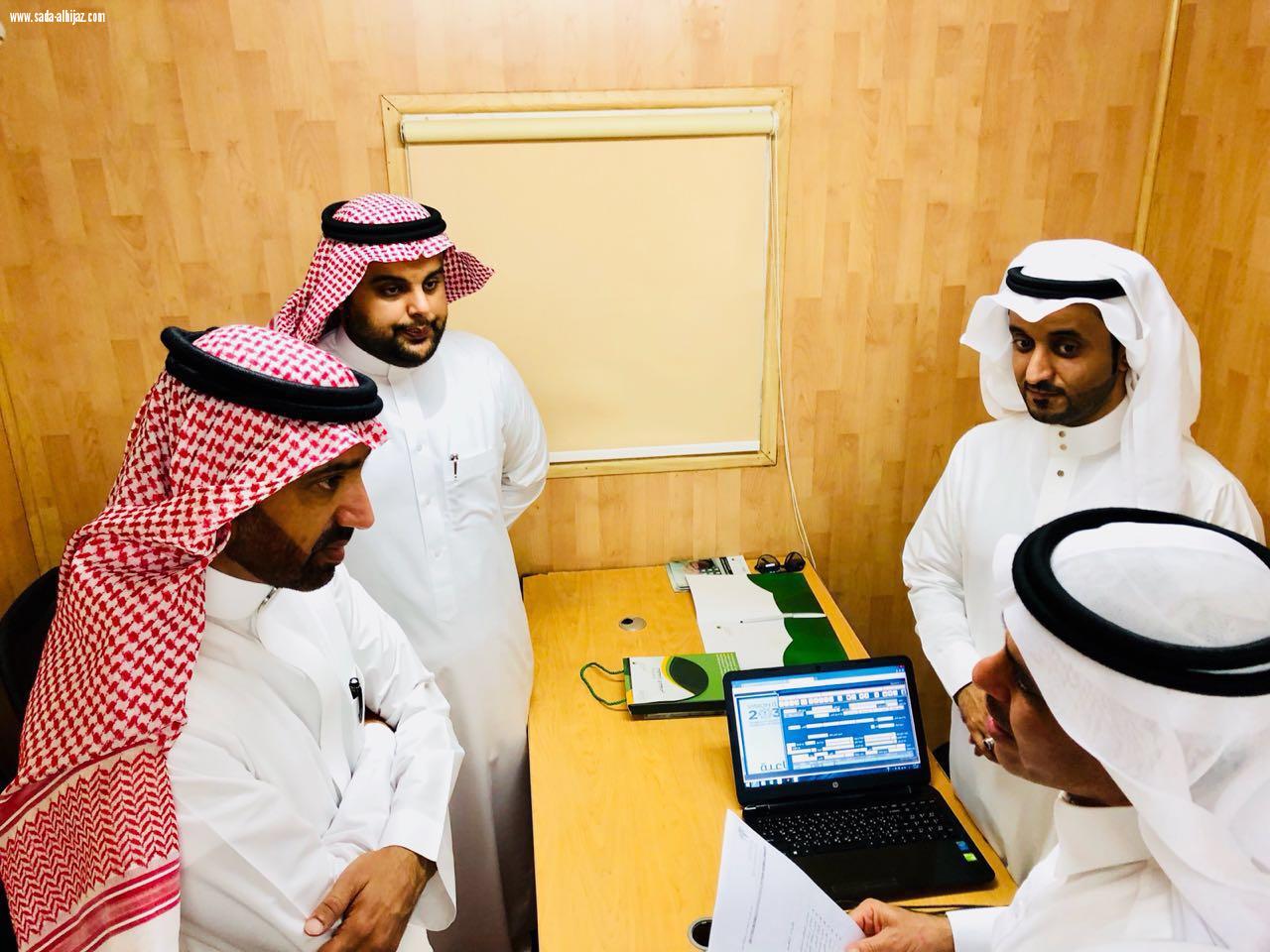 اطلع على خدمات العربه المتنقلة وزير العمل والتنمية الإجتماعية يقوم بزيارة لفرع الوزارة  بمنطقة مكة المكرمة 