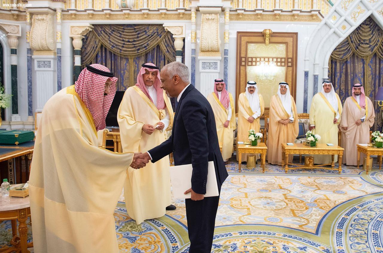 خادم الحرمين الشريفين يتسلّم أوراق اعتماد عدد من سفراء الدول الشقيقة والصديقة