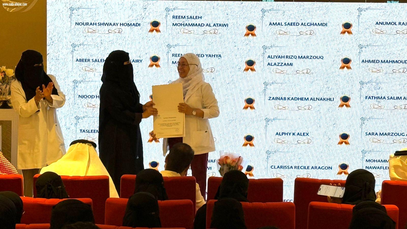 مستشفى الملك فهد التخصصي بتبوك يحتفل باليوم العالمي للتمريض   
