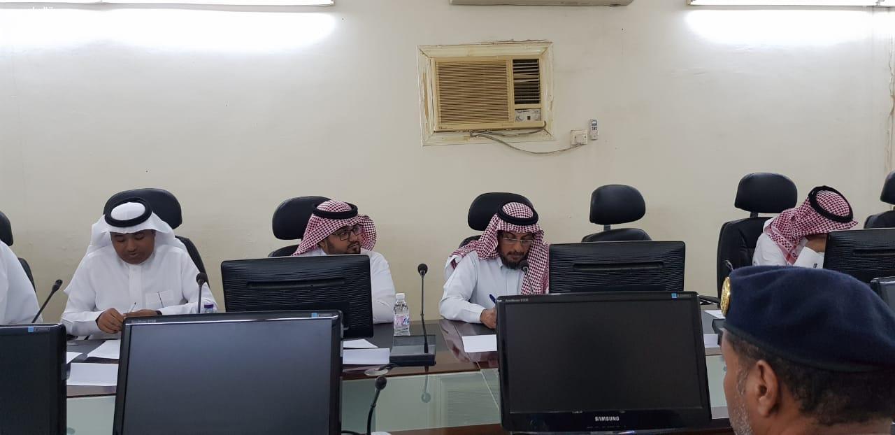 محافظ محافظة الطوال يرأس اللجنة الفرعية للدفاع المدني