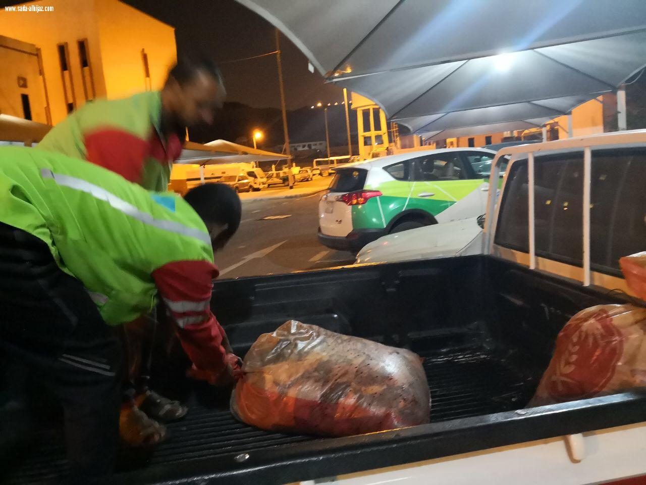 ضبط سيارة نقل في محاولة تهريب لحوم فاسدة الى مكة