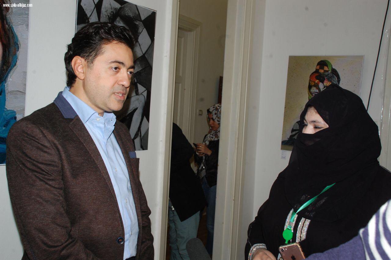 دكتور خالد سرور بحضور الدكتور عصام البزام يفتتح معرض المرأة السعودية فى المرآة بالقاهرة 