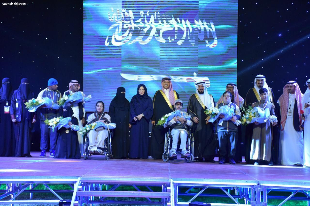 مهرجان (همم) يخطف أضواء الشرقية في إجازة الربيع نيابة عن أمير الشرقية محافظ الخبر يفتتح مهرجان همم ويكرم ذوي الإعاقة المبدعين وأصحاب الهمم ينثرون إبداعاتهم في الصالة الرياضية بالدمام