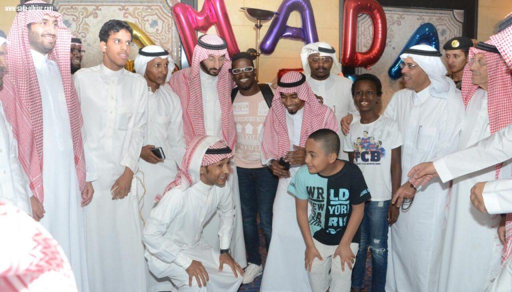 نائب أمير مكة يشارك الأيتام افطارهم الرمضاني بجدة