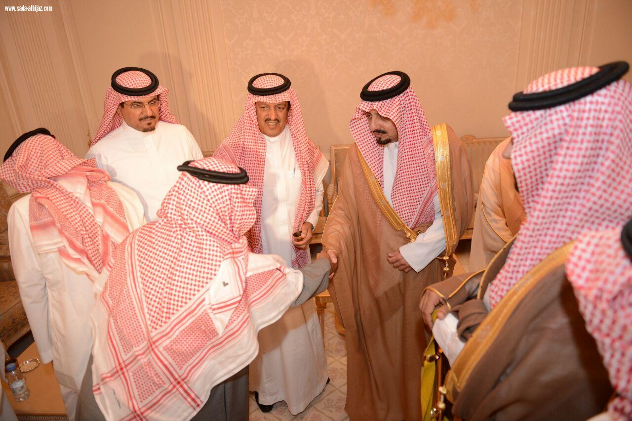 أمير عسير يعزي أسرة آل قدح في وفاة والدتهم  