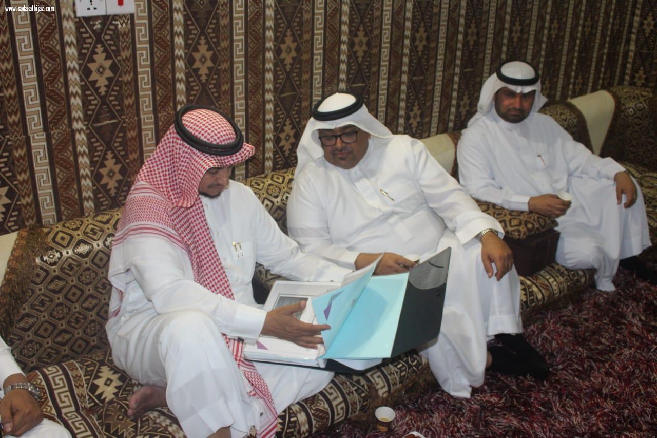 مدير التعليم بجازان د. عسيري الاحوس يزور نادي حي الحصمه