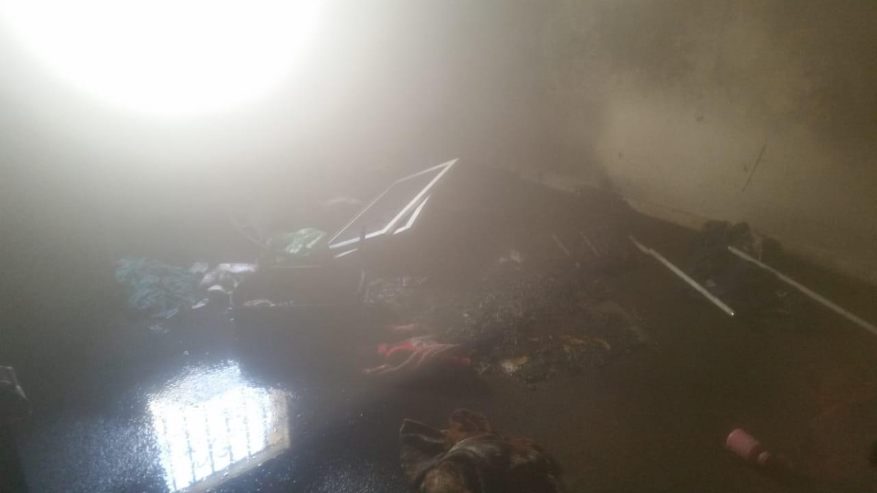 عبث الأطفال يتسبب بنشوب حريق بحي السديس بمحافظة ينبع