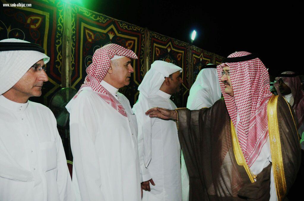 محافظ جدة يواسي آل زينل في عميدهم