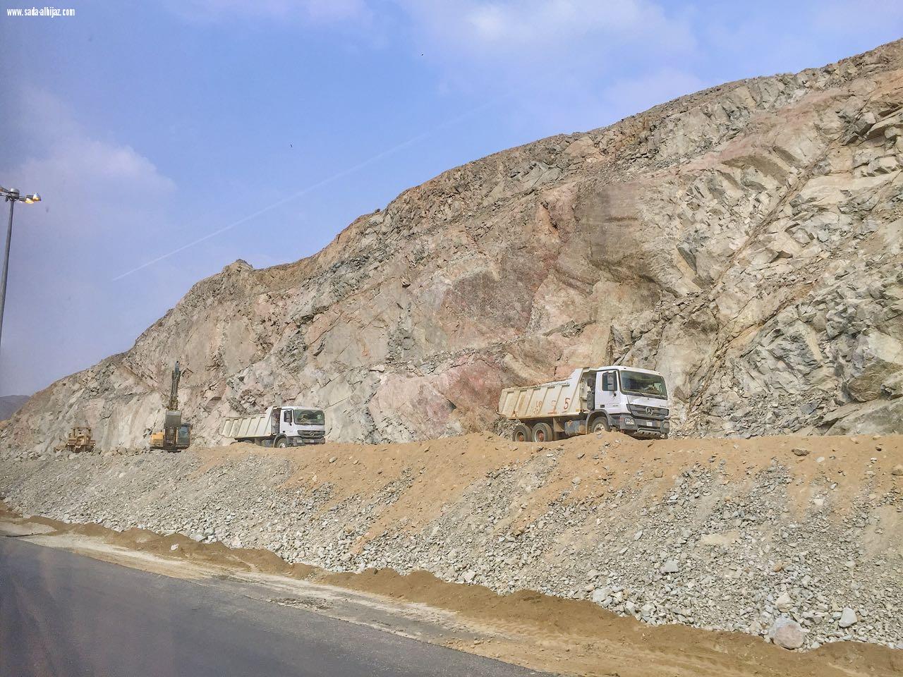 امير مكة بالنيابة يزور الطريق الدائري الرابع الذي تنفذه امانة العاصمة المقدسة  بطول 65 كيلومترًا