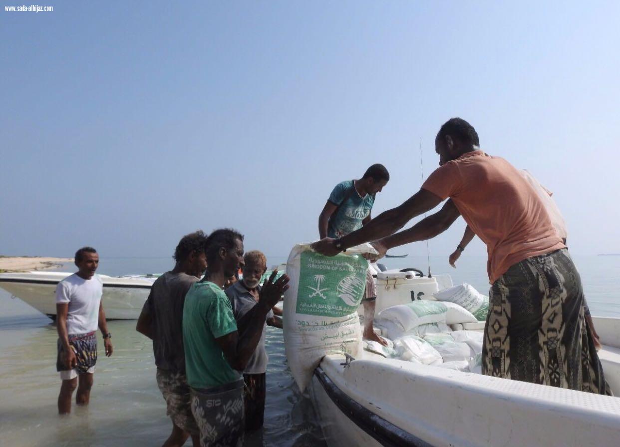 مركز الملك سلمان للإغاثة‬⁩ يقدم حملة إغاثية جديدة لسكان جزيرتي ⁧‫الفشت‬⁩ و ⁧بكلان‬⁩ اليمنيتين