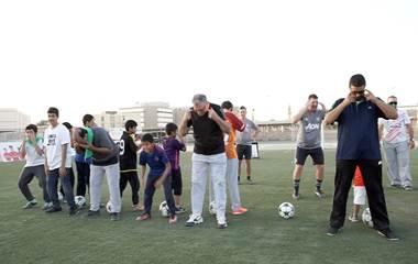 بإشرافم مدربي النادي الانجليزي يعيشون تجربة نجوم مانشستر يونايتدstc براعم