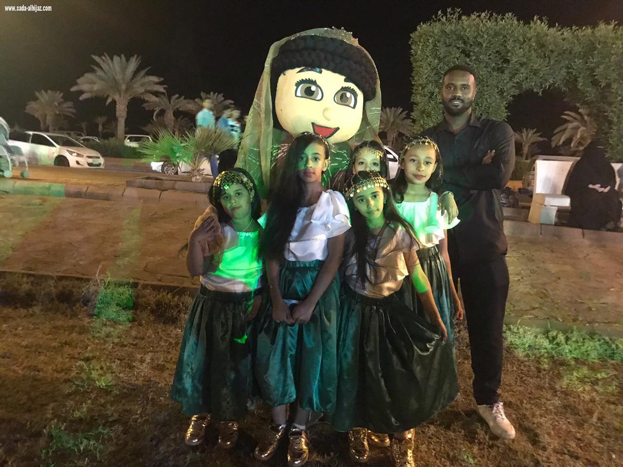 فريق فراشات العلا الترفيهي يحتفي بالوطن