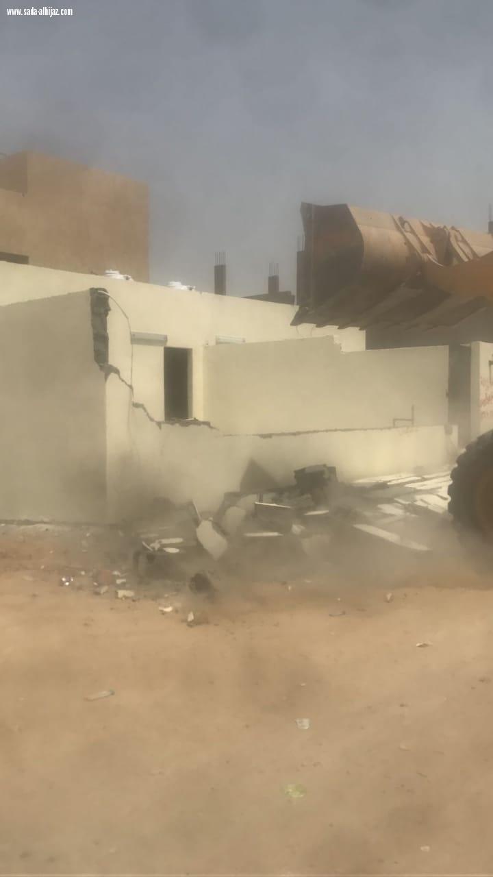 أمانة جدة تزيل عددا من التعديات في نطاق بريمان      