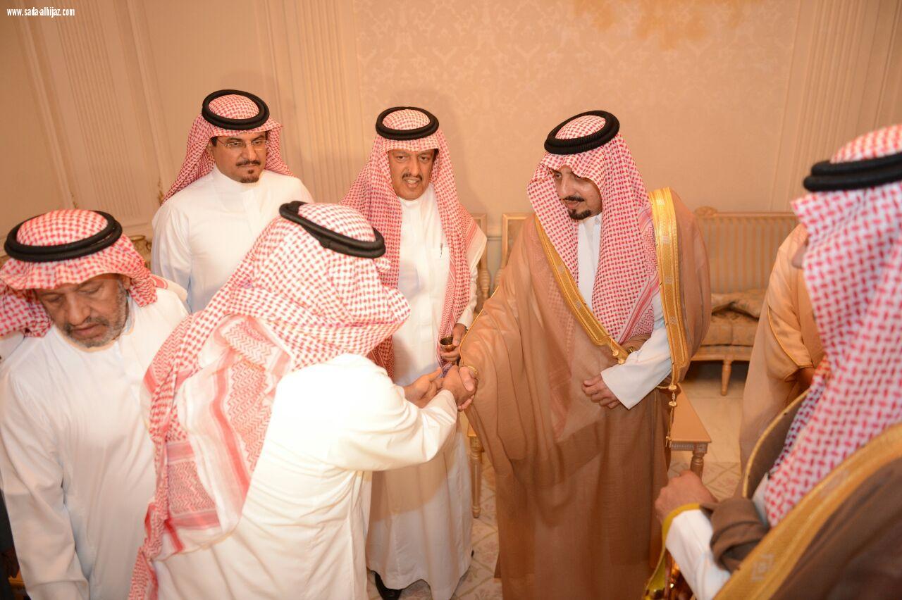 أمير عسير يعزي أسرة آل قدح في وفاة والدتهم  