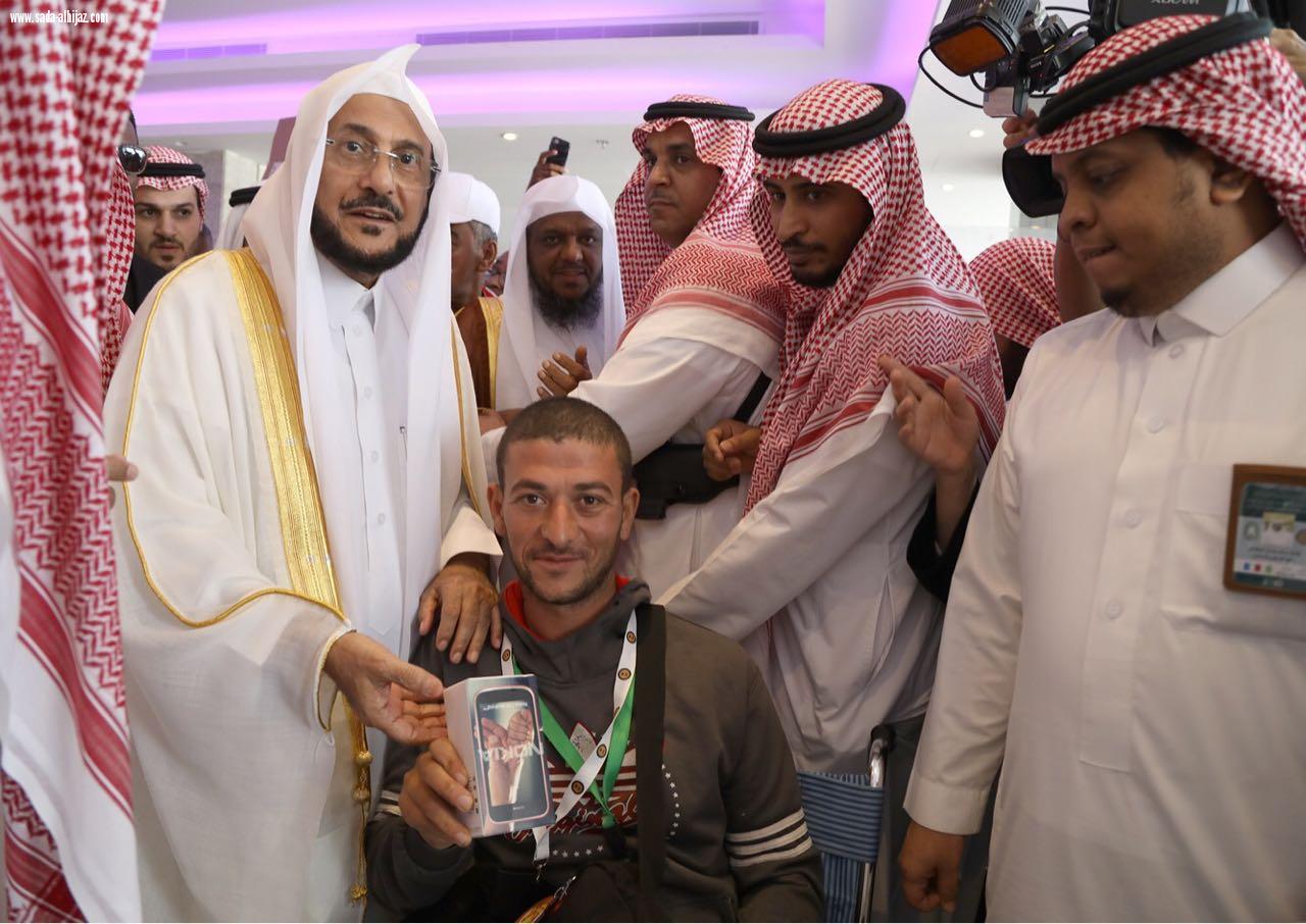 وزير الشوؤن الإسلامية يزور ذوي شهداء رجال  الجيش والشرطة المصريين في  مقر  إقامتهم بمكة المكرمة 