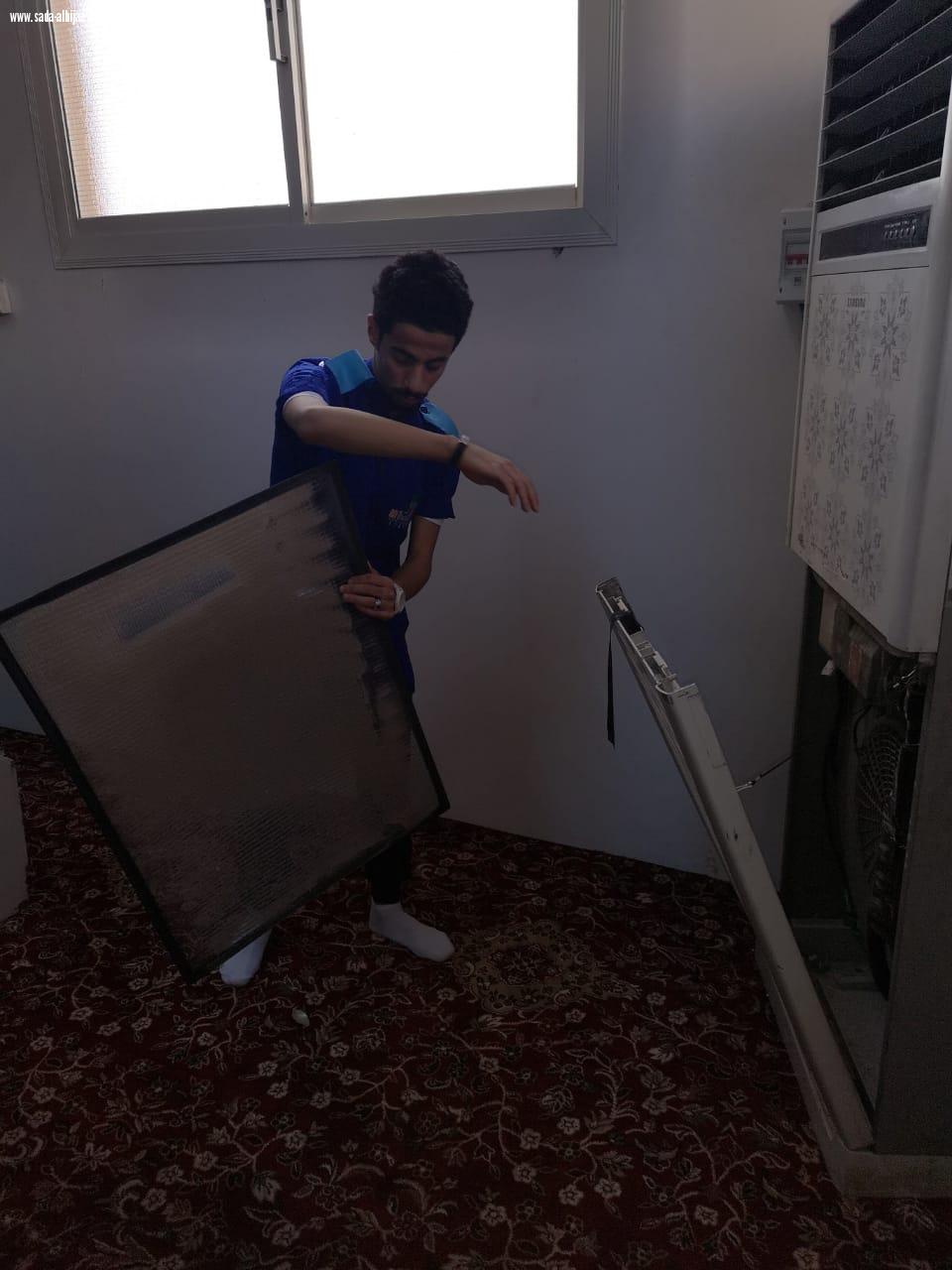 الإدارة العامة للتدريب التقني والمهني تجري الصيانة التطوعية لوحدات التكييف والتبريد لعدد من المساجد 