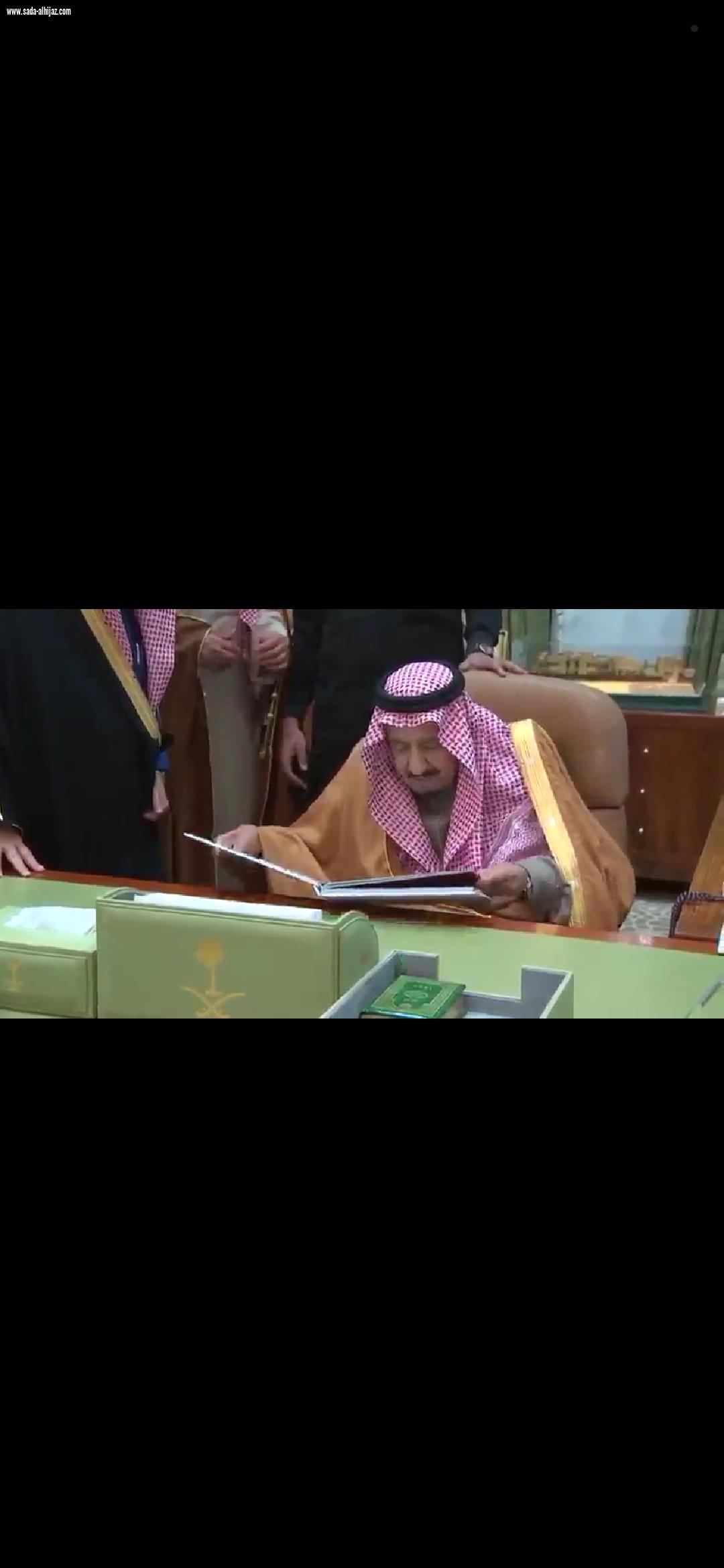الملك سلمان يزور مكتبه بالاماره السابق