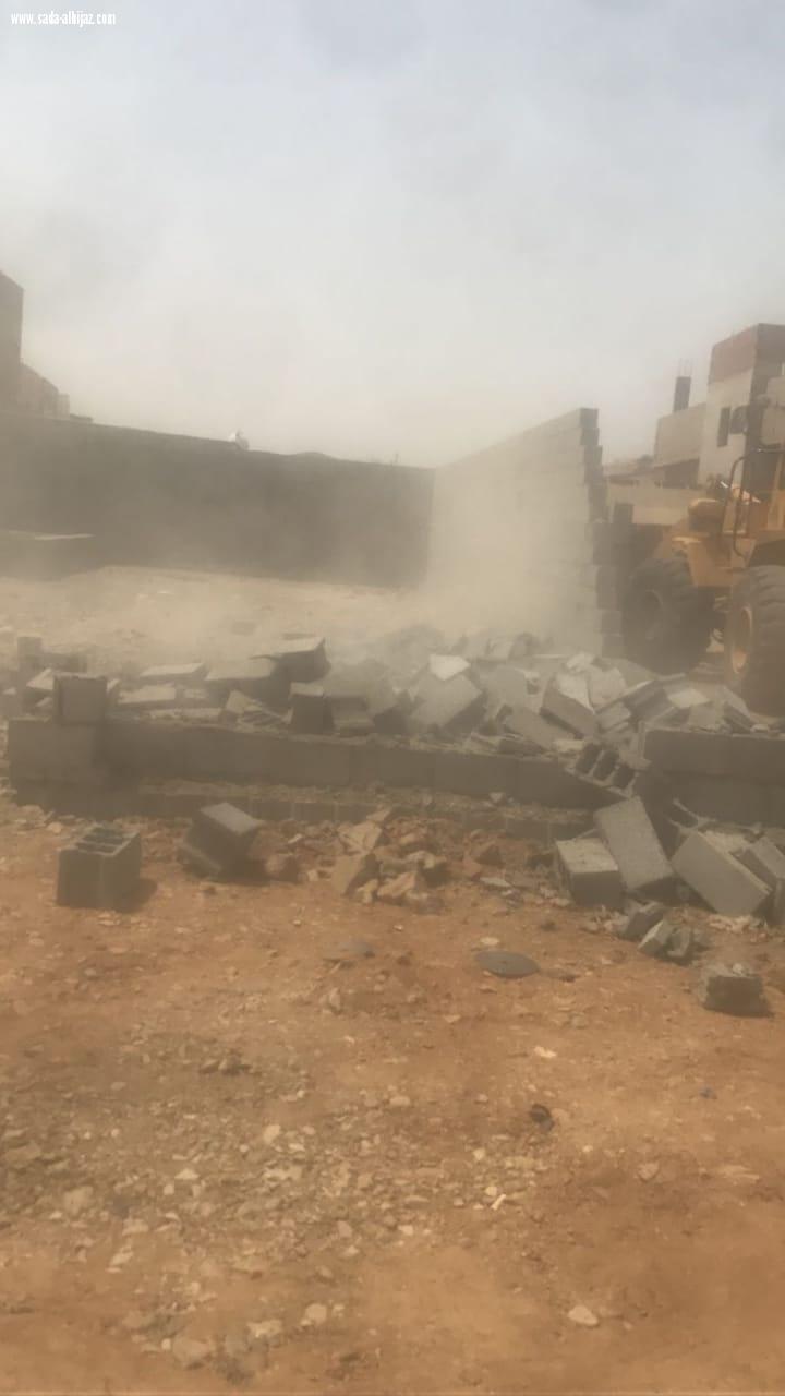 أمانة جدة تزيل عددا من التعديات في نطاق بريمان      