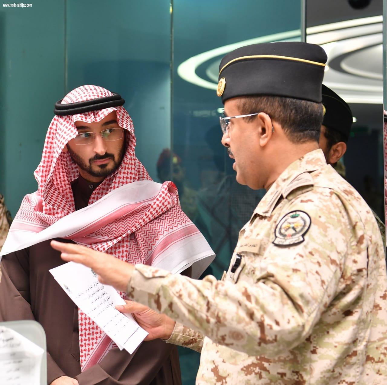 سمو الأمير عبدالله بن بندر يتفقد مركز القيادة الرئيسي لطمأن على قوات الحرس الوطني في الحد الجنوبي