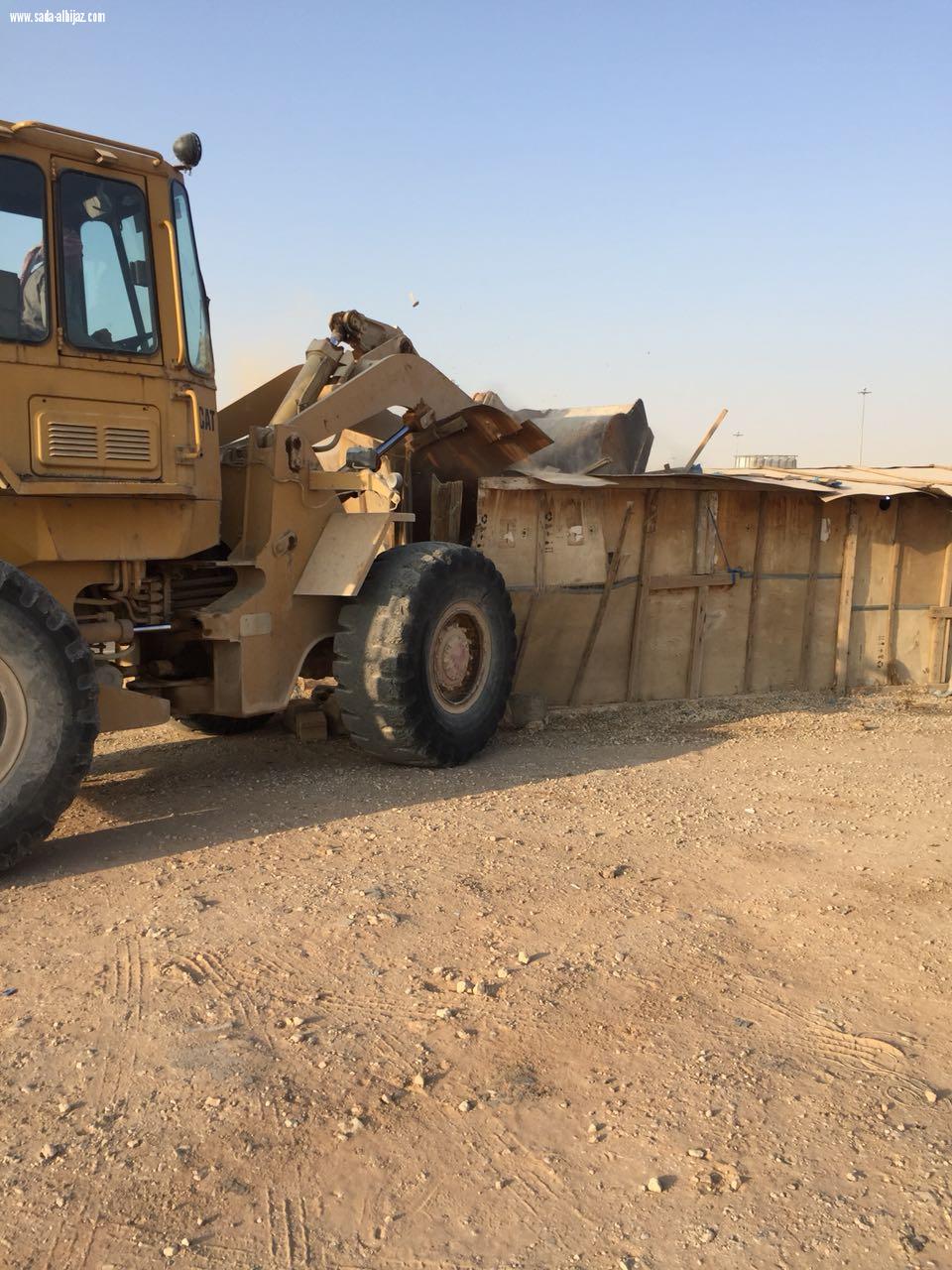 إزالة 66 مخيم عشوائي بمنطقة الرياض مخالفة للأنظمة .