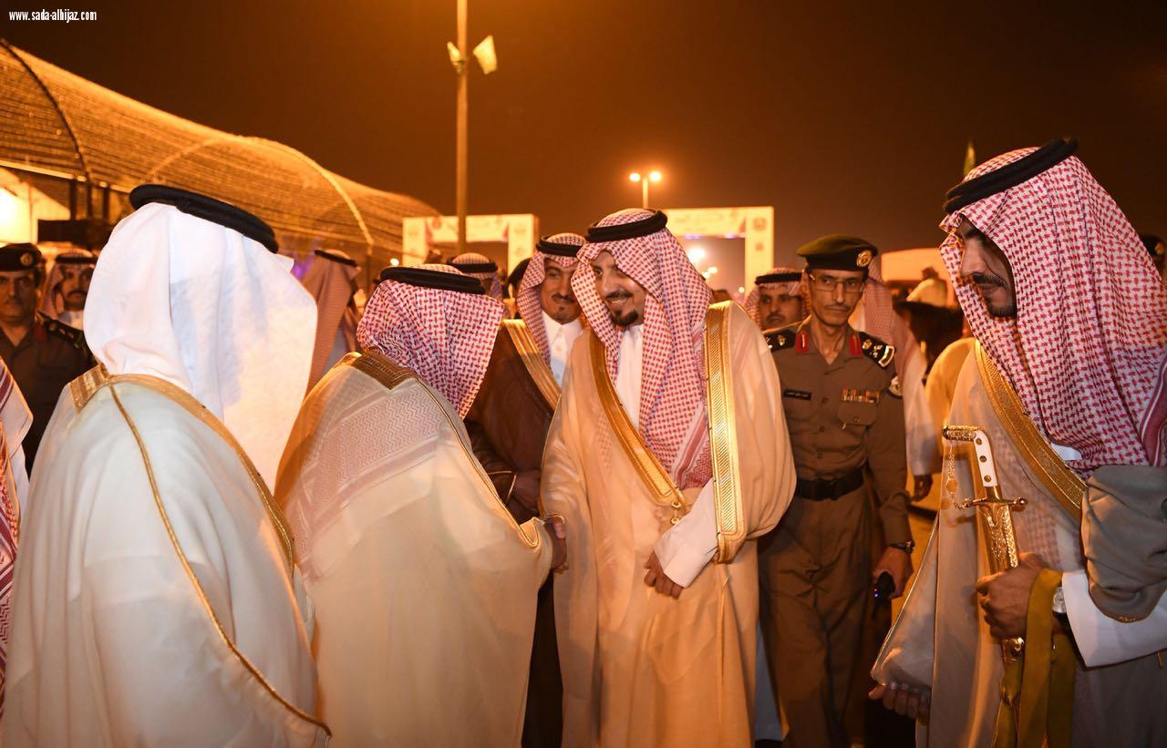 أمير عسير يدشن كرنفال خميس مشيط الضوئي 